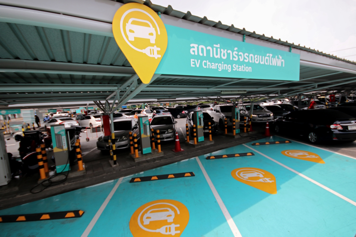 Ausländische EV-Unternehmen investieren Milliarden in Thailand.