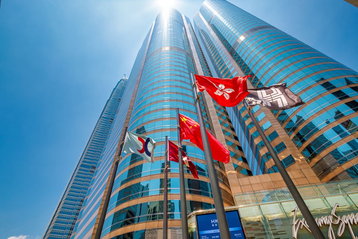 Hong Kong stock exchange starts yuan trading