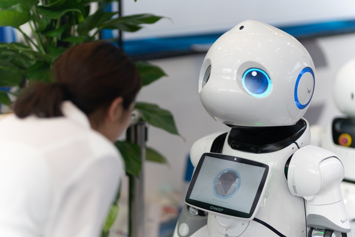 Industrieroboter an der Spitze - wie sieht es mit kommerziellen Robotern aus? (Quelle: helloabc/Shutterstock.com)