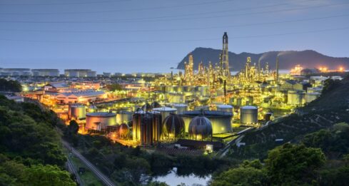 Japan refineries shutting down as oil demand falls Japan refineries