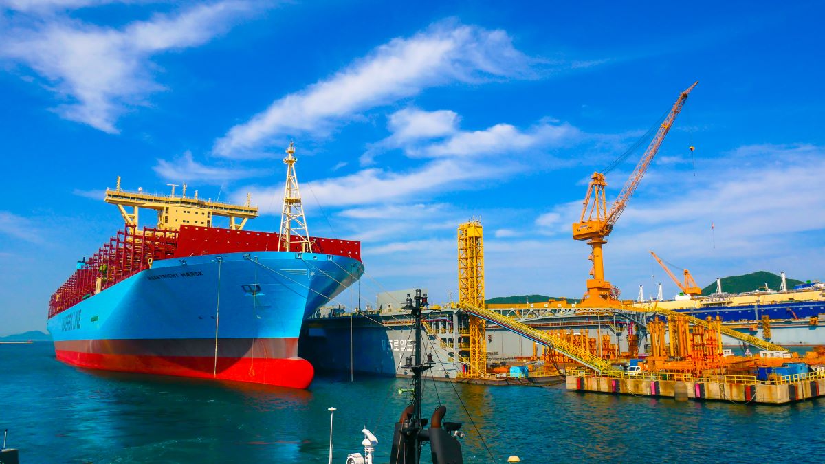 Shipbuilding industry in South Korea strengthens global standing.