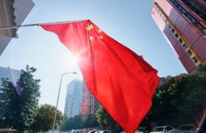 Von stabil auf negativ: Fitch warnt vor Chinas wachsender Verschuldung